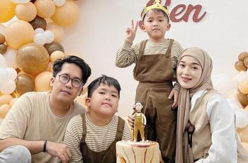 Ayus Sabyan Rayakan Ultah Anak Bareng Ririe Fairus, Posisi Tangannya Jadi Omongan