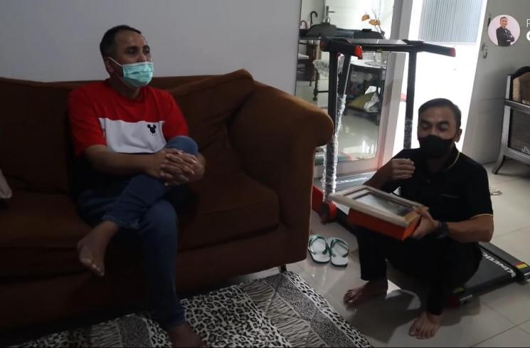 Potret Terbaru Gugun Gondrong (YouTube/Rico Ceper)