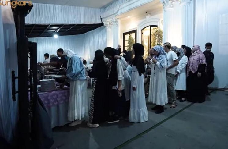 Bukber Keluarga Besar The Sungkars. (YouTube/The Sungkars)