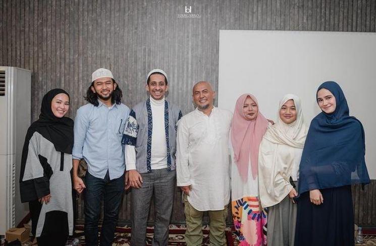 Potret Syukuran Rumah Syifa Hadju (Instagram/syifahadjureal)