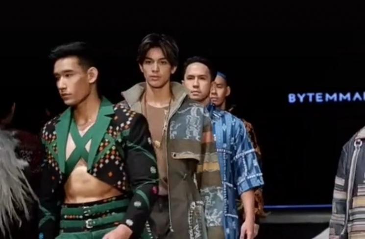 Gaya Eddy Meijer di Indonesia Fashion Week (instagram/@pageantempire)