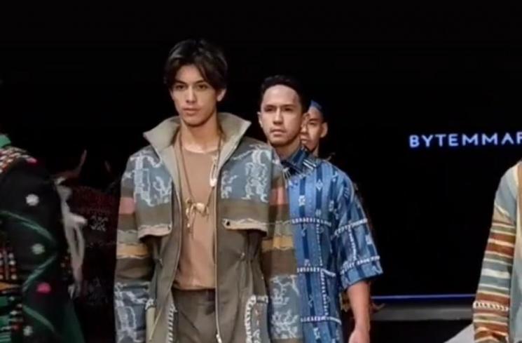Gaya Eddy Meijer di Indonesia Fashion Week (instagram/@pageantempire)