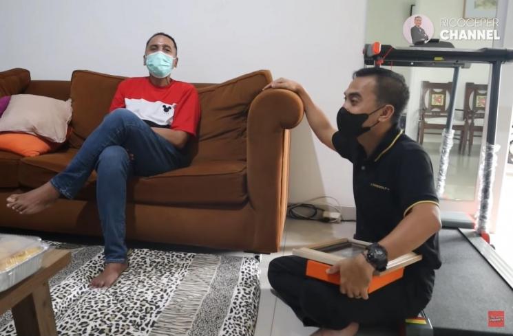 Potret Terbaru Gugun Gondrong (YouTube/Rico Ceper)
