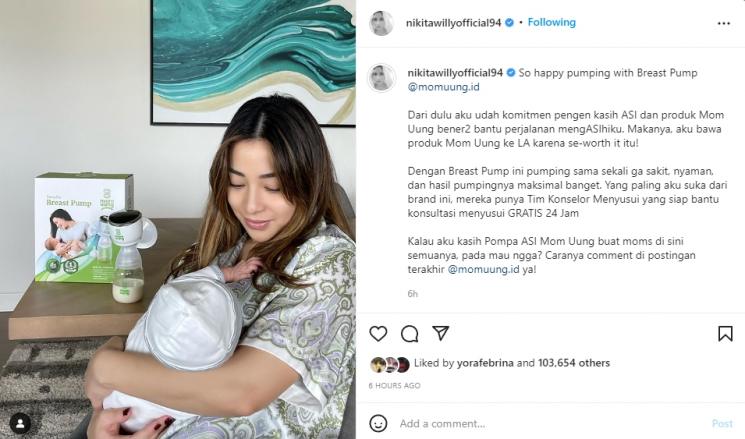 Nikita Willy menyusui baby Izz. (Instagram/nikitawillyofficial94)