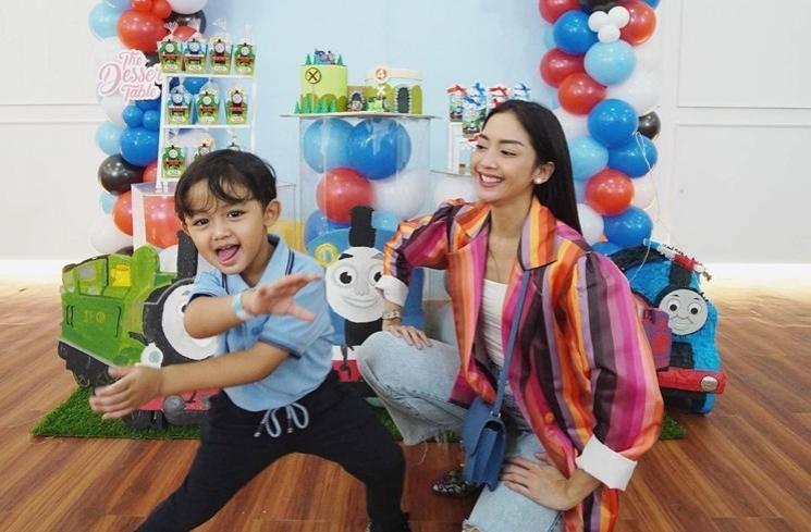 Momen Ririn Dwi Ariyanti Rayakan Ultah Anak. (Instagram/@ririndwiariyanti)