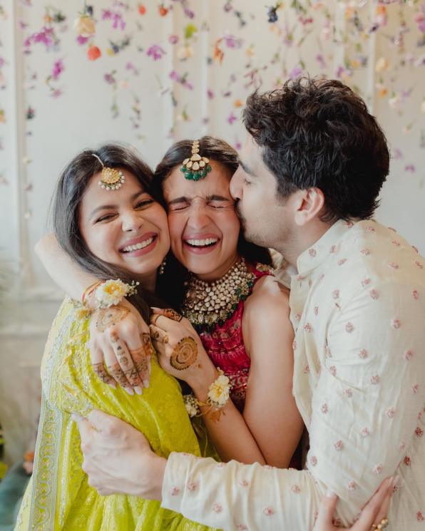 Pesona Aktris Bollywood Jalani Ritual Mehendi. (Instagram/@aliaabhatt)