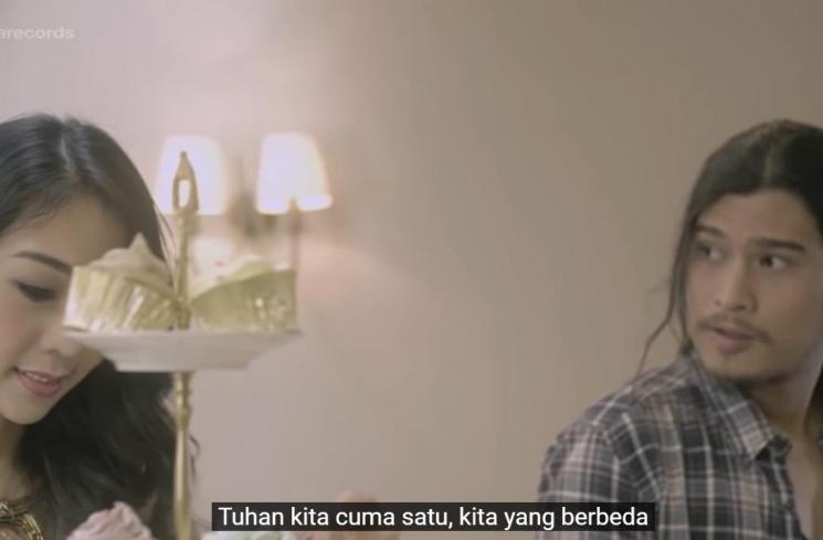 Lagu Indonesia tentang cinta beda agama. (YouTube/alfarecords)