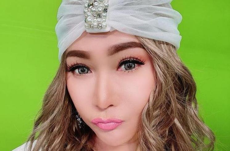 Potret Inul Daratista Berambut Pendek dan Blonde. (Instagram/inul.d)