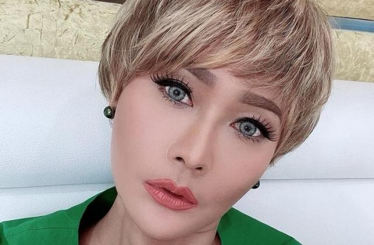 Potret Inul Daratista Berambut Pendek dan Blonde. (Instagram/inul.d)