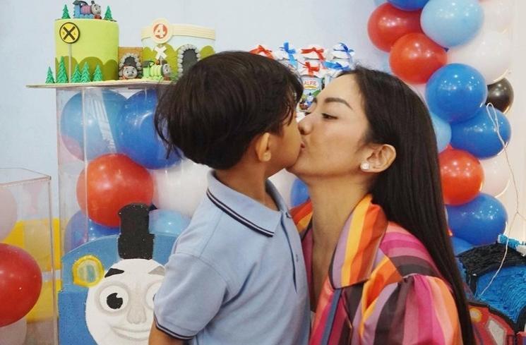 Momen Ririn Dwi Ariyanti Rayakan Ultah Anak. (Instagram/@ririndwiariyanti)