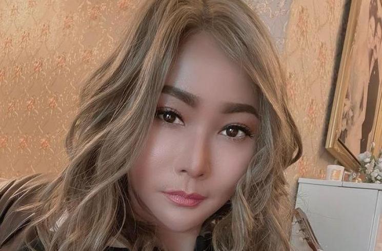 Potret Inul Daratista Berambut Pendek dan Blonde. (Instagram/inul.d)