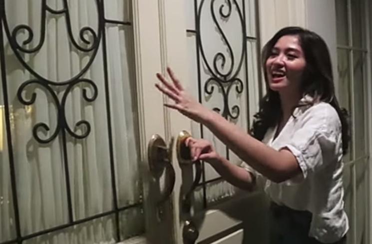 Rumah Annisa Trihapsari. (YouTube/Ochi Rosdiana)