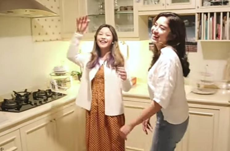 Rumah Annisa Trihapsari. (YouTube/Ochi Rosdiana)