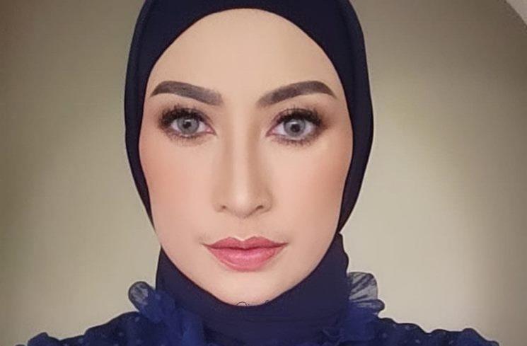 Artis yang hamil di usia 40 tahunan. (Instagram/@hapsarianissa29)