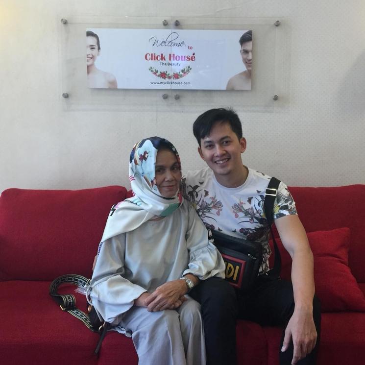 Kebersamaan Kiki Farrel dan ibunda. (Instagram/@kikifarrel_)