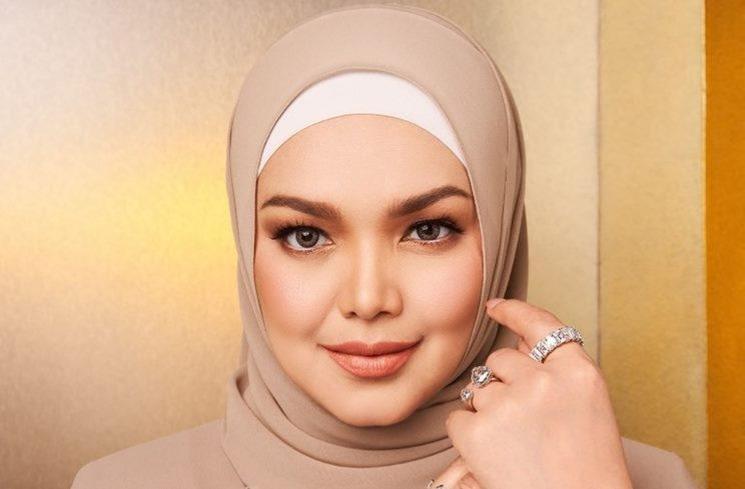 Artis yang hamil di usia 40 tahunan. (Instagram/@ctdk)