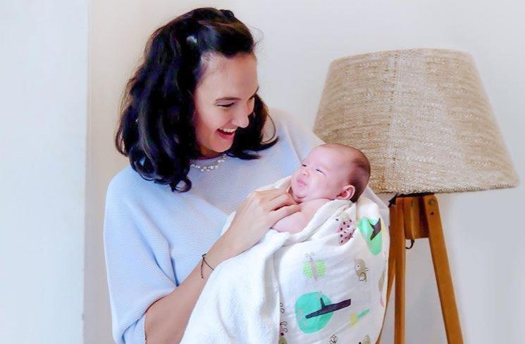 Gaya Nadine Chandrawinata Momong Baby Djiwa (Instagram/@nadinelist)