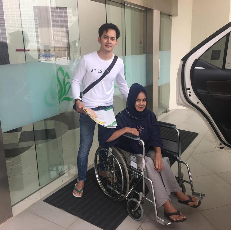 Kebersamaan Kiki Farrel dan ibunda. (Instagram/@kikifarrel_)
