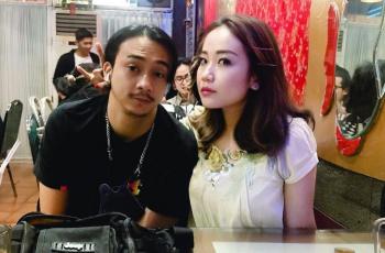11 Potret Kemesraan Dimaz Andrean dan Istri, Sebelas Tahun Romantis Meski Tanpa Kehadiran Anak