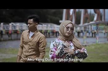 Lirik Lagu Hanya Insan Biasa - Yollanda dan Arief