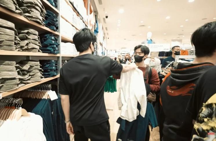 Momen Atta Halilintar Ajak ART Belanja Baju Lebaran (YouTube/AH)