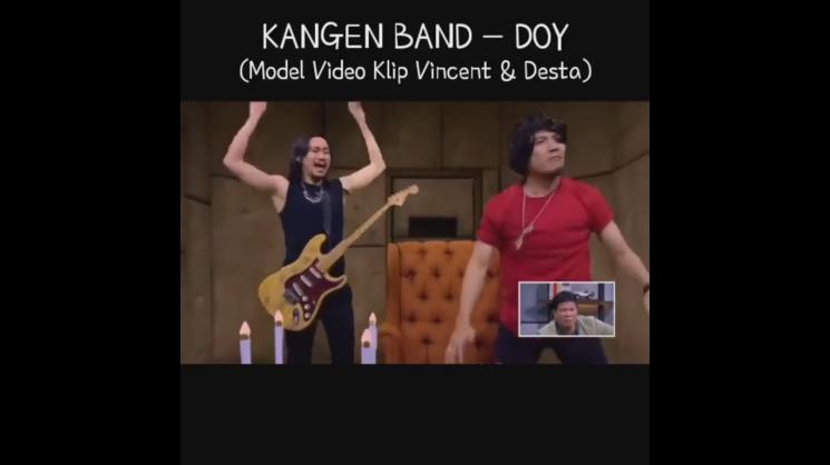 Vincent dan Desta membuat gimmick video musik Kangen Band "Doy". (YouTube/ TonightShowNet)