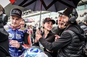 Nikita Mirzani Diwawancarai di MotoGP Portugal, Bahasa Inggrisnya Belepotan