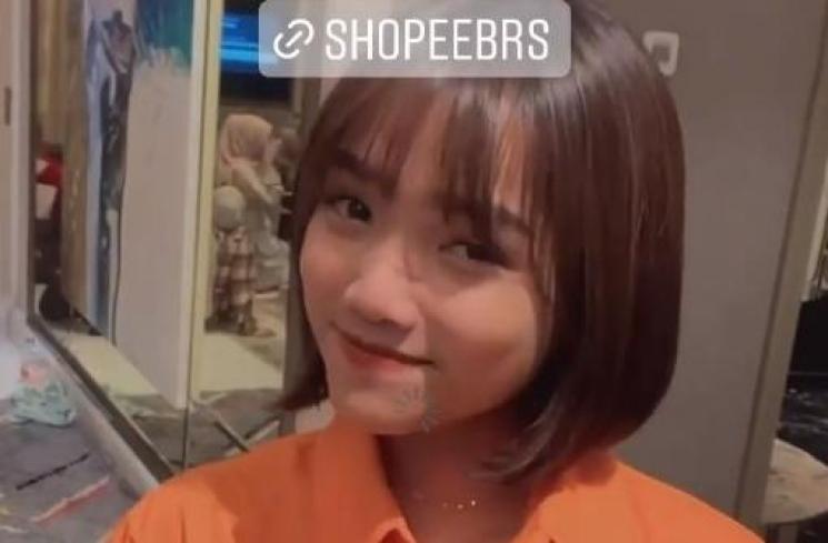 Potret terbaru Fuji dengan rambut pendek berponi. (Instagram/@fuji_an)
