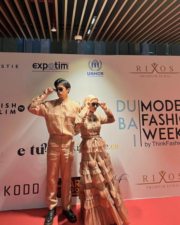 Gaya Dinda Hauw di Catwalk. (Instagram/@dindahw)