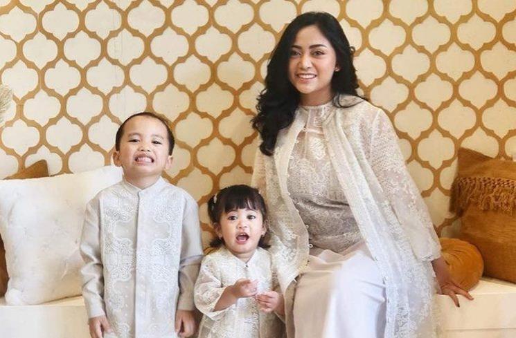 Artis Jadi Orangtua Tunggal Saat Anak Masih Kecil (instagram/@rachelvennya)