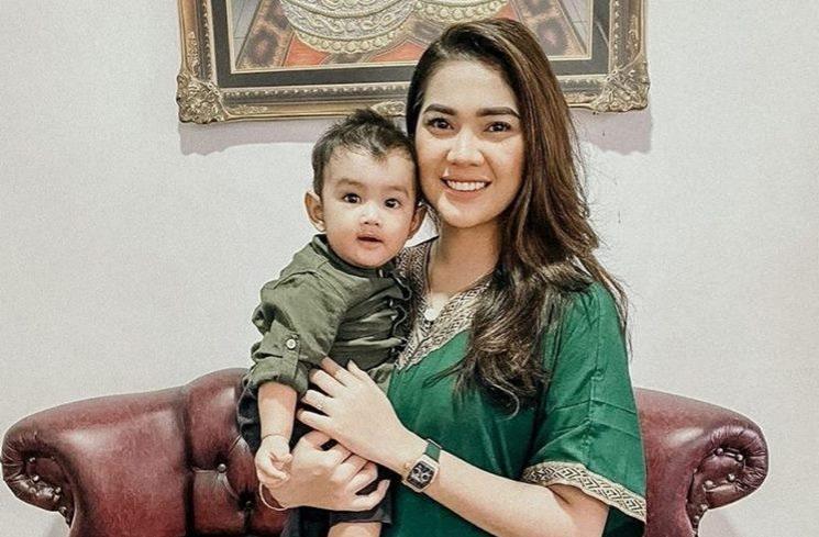Artis Jadi Orangtua Tunggal Saat Anak Masih Kecil (instagram/@rayanurfitrird)
