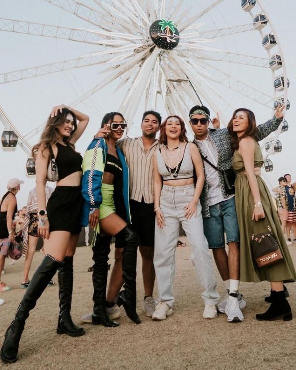 Gaya Kece Luna Maya Nonton Coachella.(Instagram/@lunamaya)