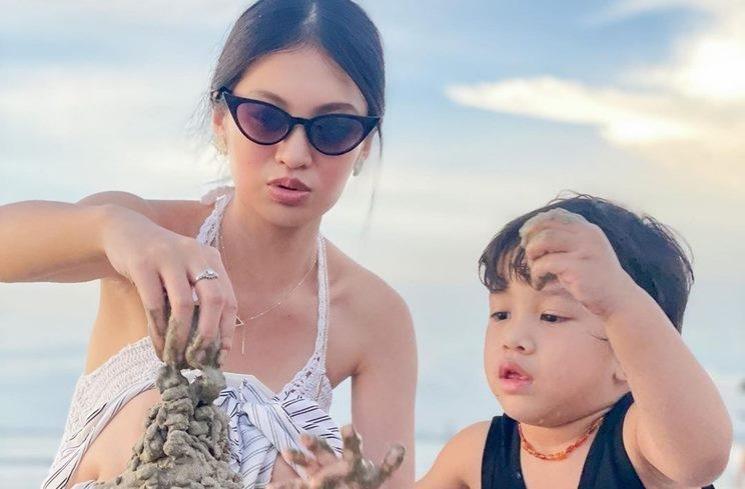 Artis Jadi Orangtua Tunggal Saat Anak Masih Kecil (instagram/@vinessainez)