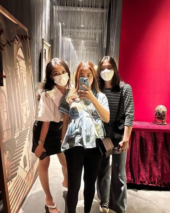 Momen Winona Willy Pamer Baby Bump. (Instagram/@nonawilly) 
