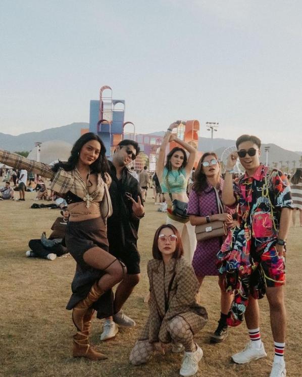 Gaya Kece Luna Maya Nonton Coachella.(Instagram/@lunamaya)