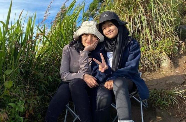 Potret Kedekatan Arafah Rianti dan Adik. (Instagram/arafahrianti)