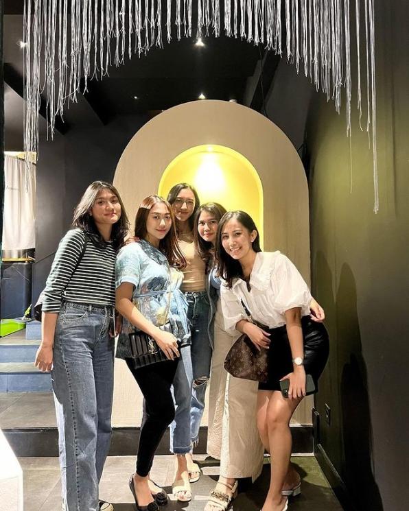 Momen Winona Willy Pamer Baby Bump. (Instagram/@nonawilly) 