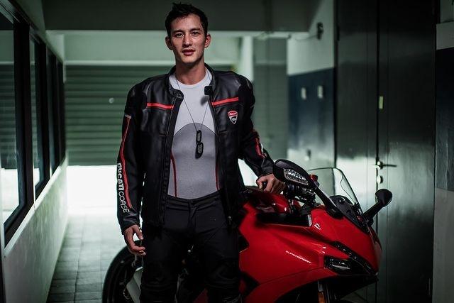 Seleb Luar Negeri yang Sukses Jadi Artis di Indonesia. (Instagram/mike_lewis)