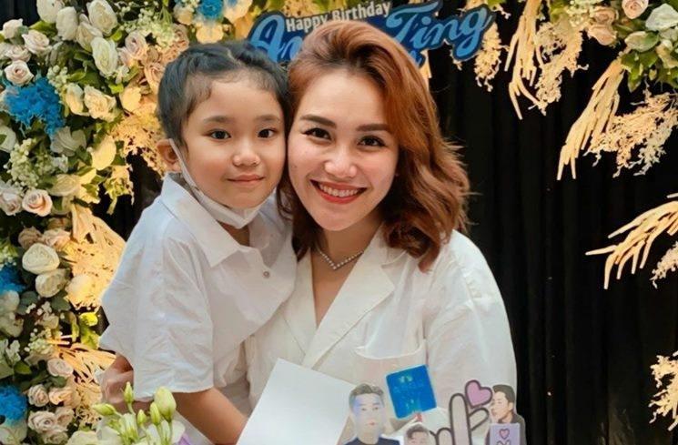 Artis Jadi Orangtua Tunggal Saat Anak Masih Kecil (instagram/@ayutingting92)