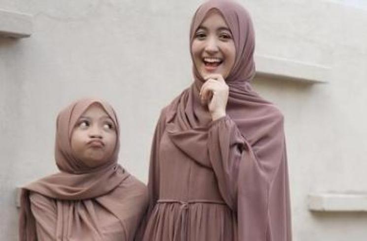 Potret Kedekatan Arafah Rianti dan Adik. (Instagram/arafahrianti)