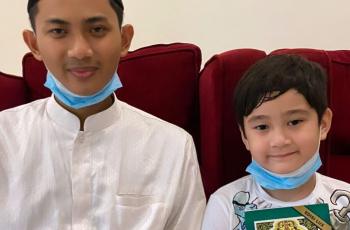 9 Potret Rafathar Masuk Pesantren, Tampak Serius Menghafal Surat Pendek