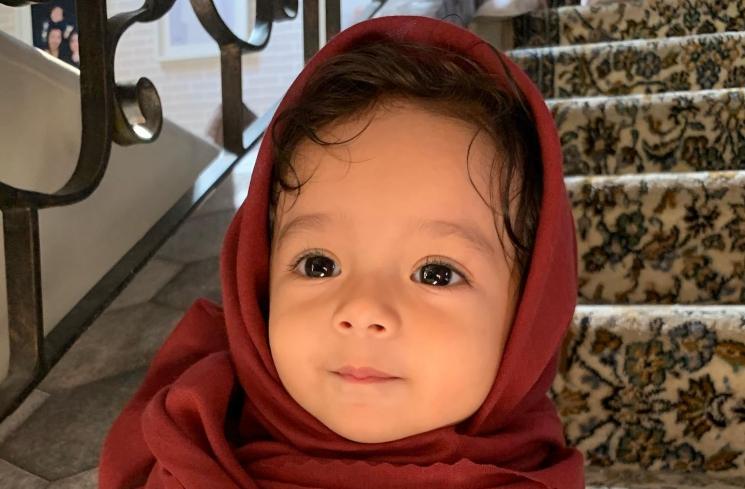 Potret Queen Eijaz Adik King Faaz saat Pakai Jilbab. (Instagram/@queeneijazslofareal)