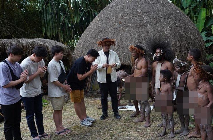 Potret Jerome Polin dan Waseda Boys di Papua (Instagram/@jeromepolin)