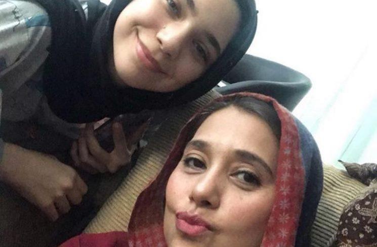 potret Ayu Azhari dan putri bulenya berhijab. (Instagram/ayukhadijahazhari)