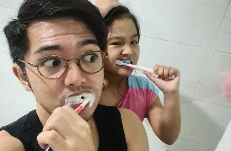 Potret Nicky Tirta Momong Putrinya (instagram/@nickytirta)