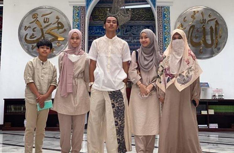 Anak Artis Mondok di Pesantren. (Instagram/abidzar73)
