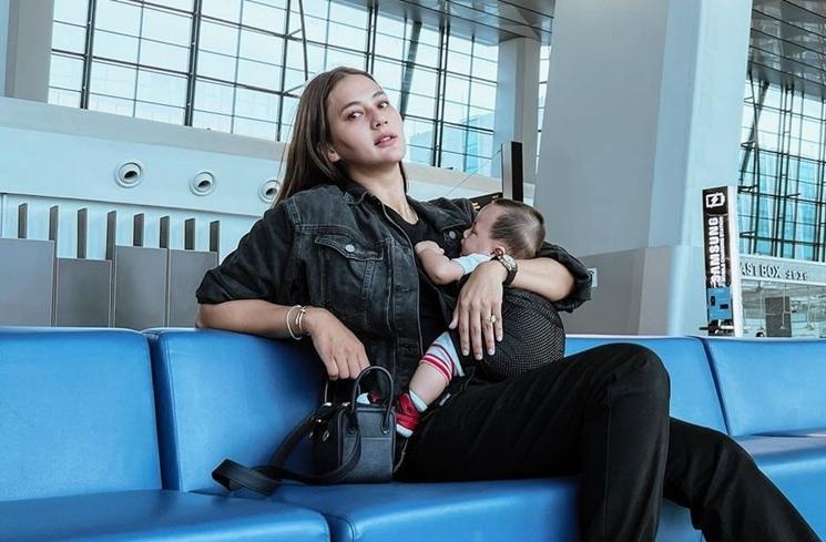 Potret Artis Kerja Sambil Momong Anak (instagram/@paula_verhoeven)