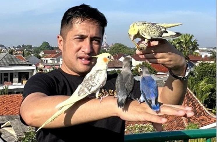 Seleb Jadi Model Video Klip Kangen Band. (Instagram/irfanhakim75)