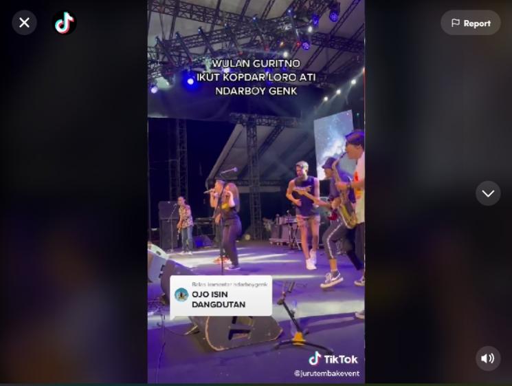 Wulan Guritno Dangdutan Bareng Sabda Ahessa. (TikTok)
