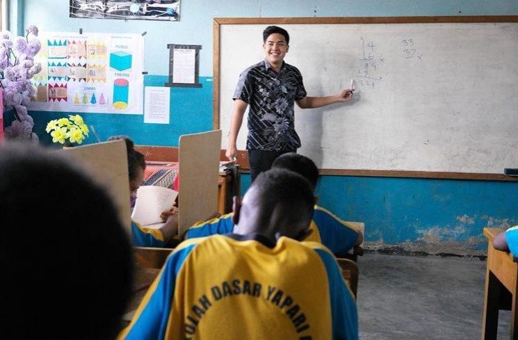 Potret Jerome Polin dan Waseda Boys di Papua (Instagram/@jeromepolin)